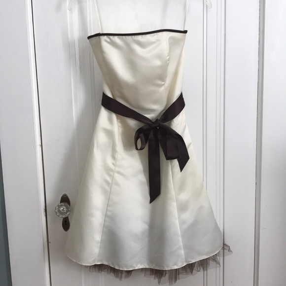 Short Ivory formal dress - Picture 1 of 4